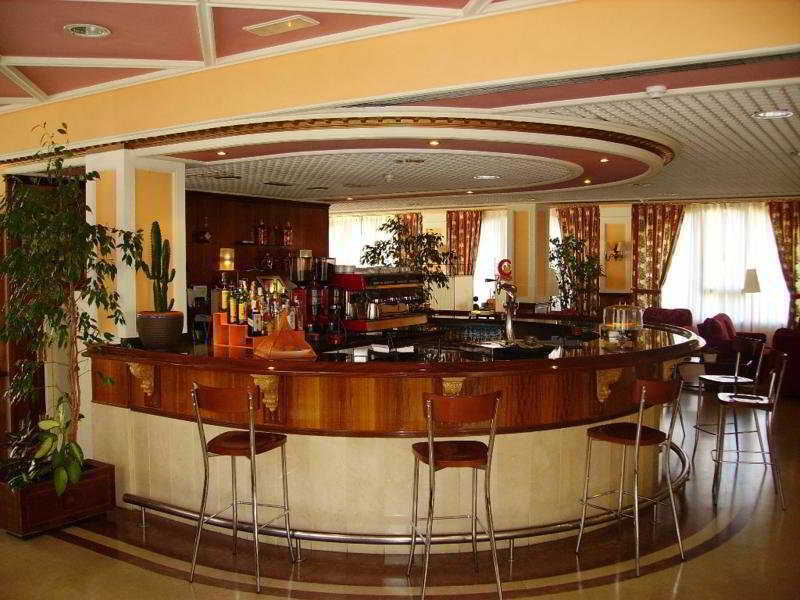 Tryp Bilbao Sondika Hotel Ресторан фото